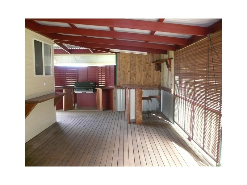 8 Vine Street, Macleay Island QLD 4184