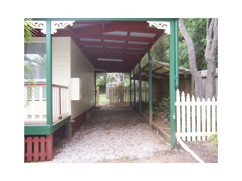 8 Vine Street, Macleay Island QLD 4184