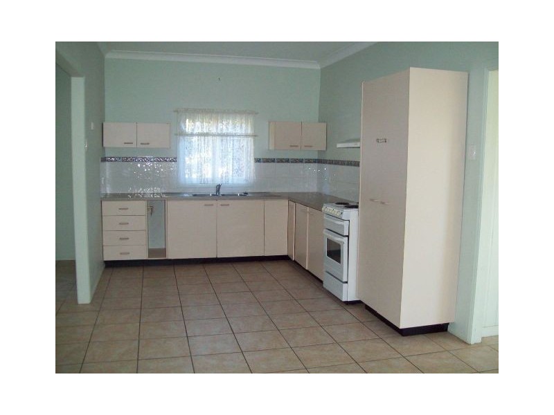 4 Glen Street, Macleay Island QLD 4184