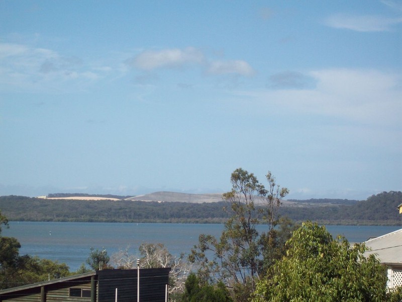 13 Tina Avenue, Lamb Island QLD 4184