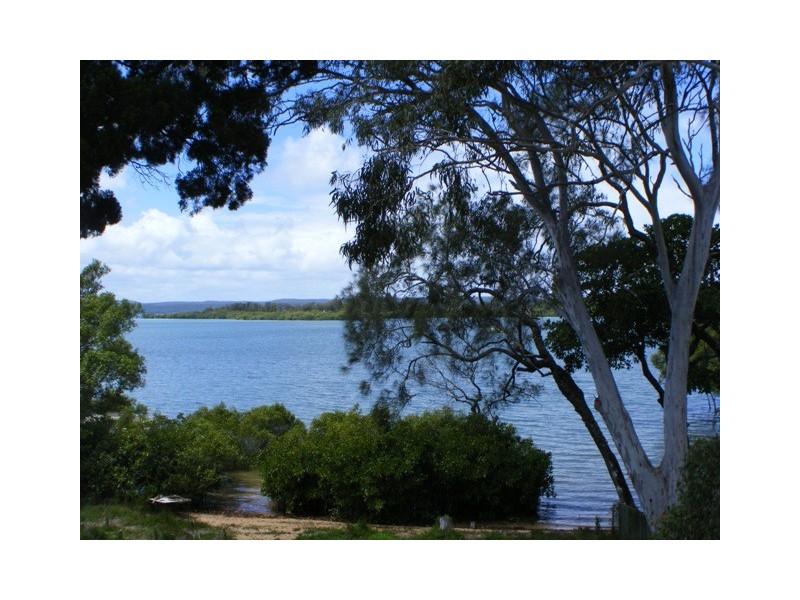 35 Jan Street, Macleay Island QLD 4184