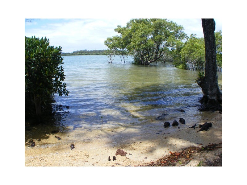 35 Jan Street, Macleay Island QLD 4184