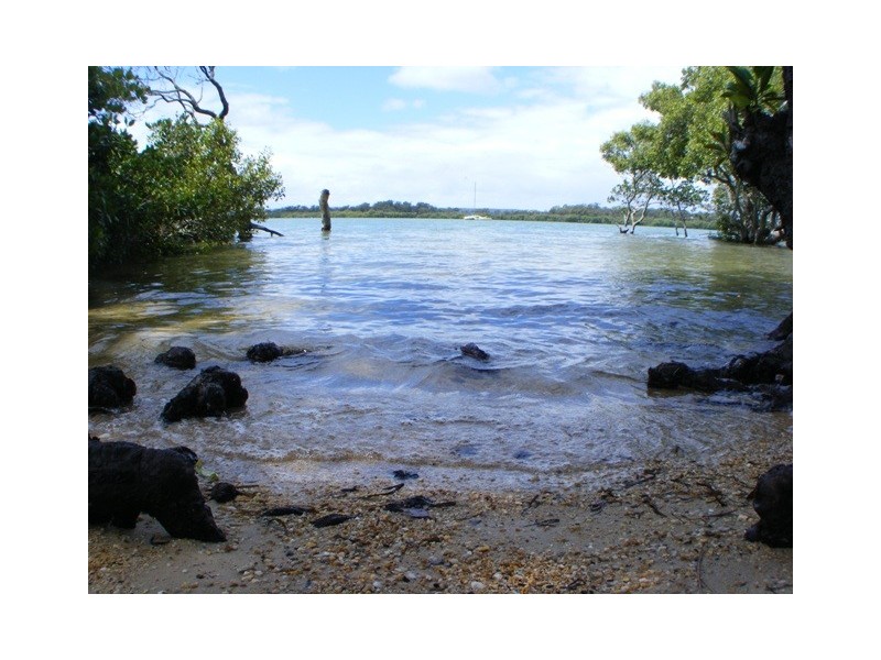 35 Jan Street, Macleay Island QLD 4184