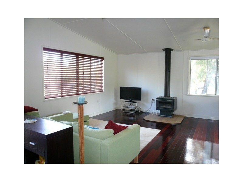 17 Florence Street, Macleay Island QLD 4184