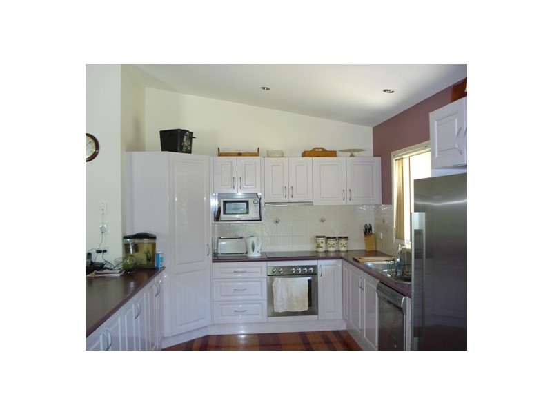 2 President Terrace, Macleay Island QLD 4184