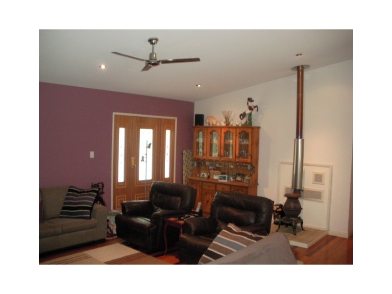 2 President Terrace, Macleay Island QLD 4184