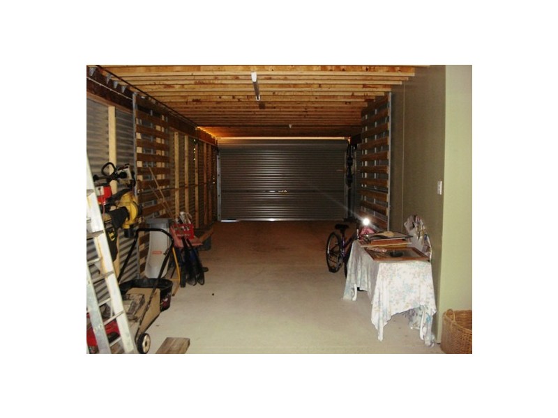 2 President Terrace, Macleay Island QLD 4184