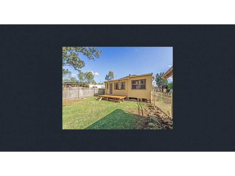 17 Budgeree Road, Toongabbie NSW 2146