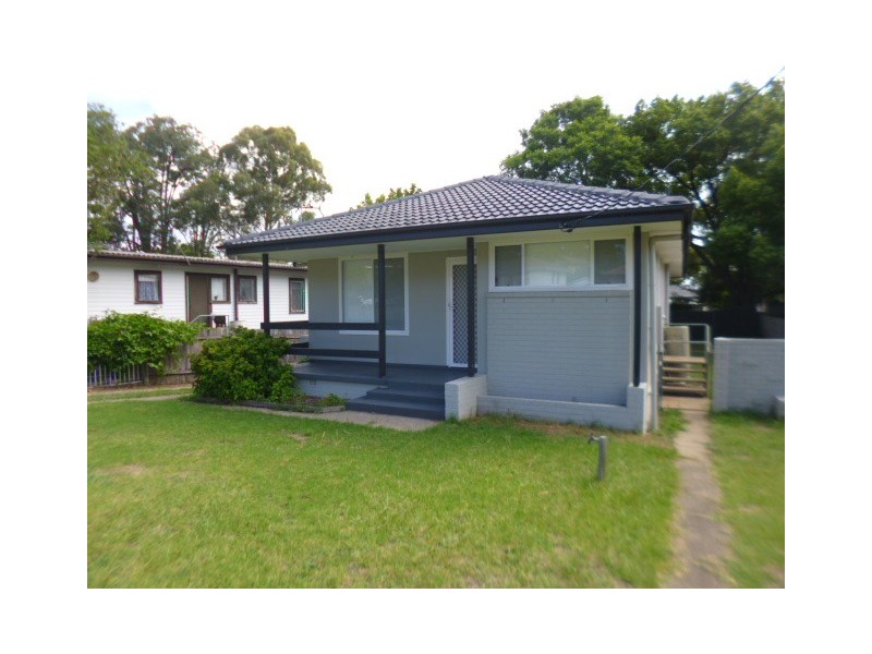 60 Lucena Crescent, Lethbridge Park NSW 2770