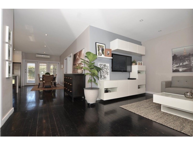 207 Henry Lawson Drive, Georges Hall NSW 2198