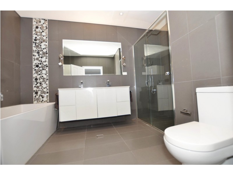 207 Henry Lawson Drive, Georges Hall NSW 2198