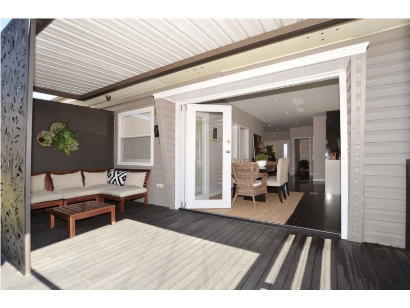 207 Henry Lawson Drive, Georges Hall NSW 2198