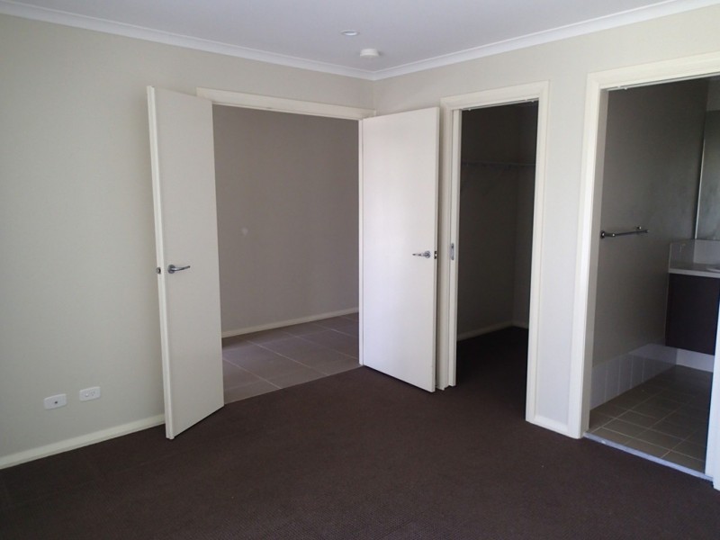 11 Sunrise Terrace, Glenmore Park NSW 2745