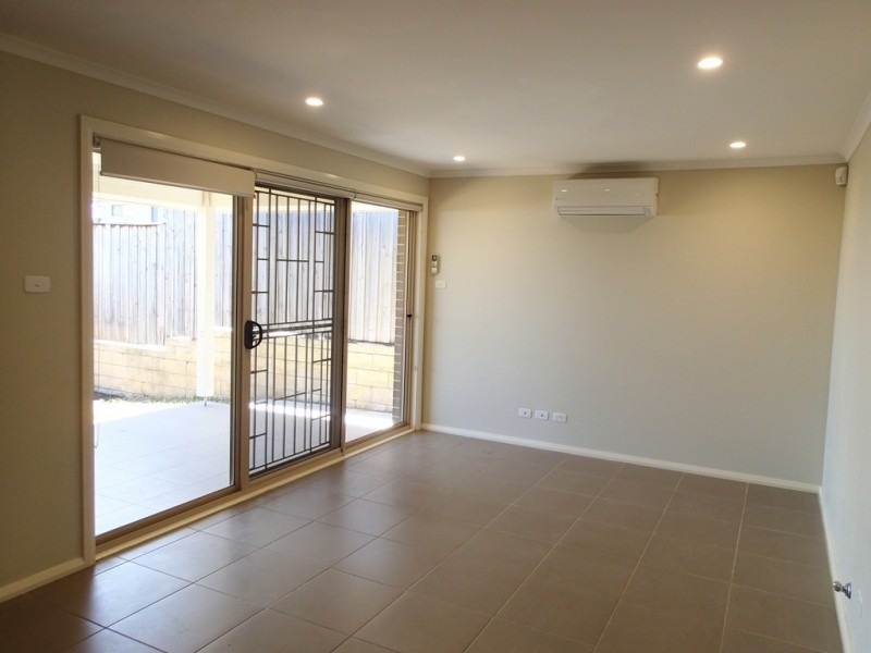 11 Sunrise Terrace, Glenmore Park NSW 2745