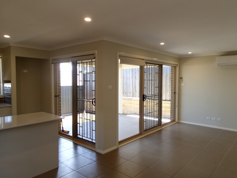 11 Sunrise Terrace, Glenmore Park NSW 2745