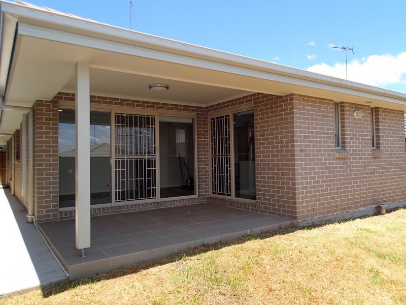 11 Sunrise Terrace, Glenmore Park NSW 2745