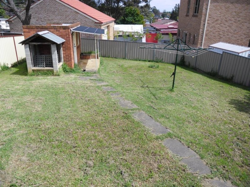 8 Hilltop Ave, Blacktown NSW 2148