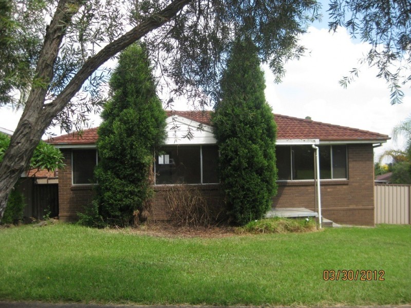 4 Kuala Pl, Dean Park NSW 2761