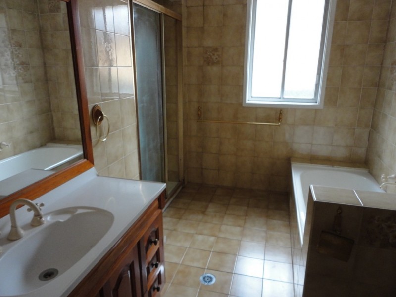 9 Desley Cres, Prospect NSW 2148