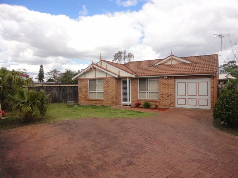 42 Unicombe Crescent, Oakhurst NSW 2761