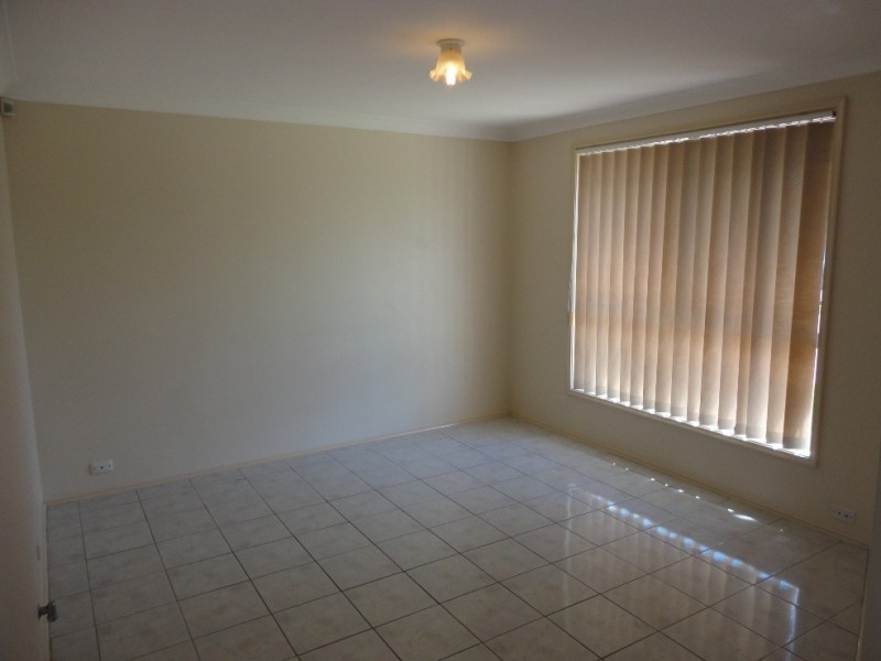 42 Unicombe Crescent, Oakhurst NSW 2761