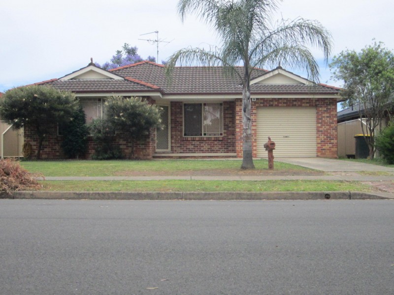 67 Warrimoo Rd, Quakers Hill NSW 2763