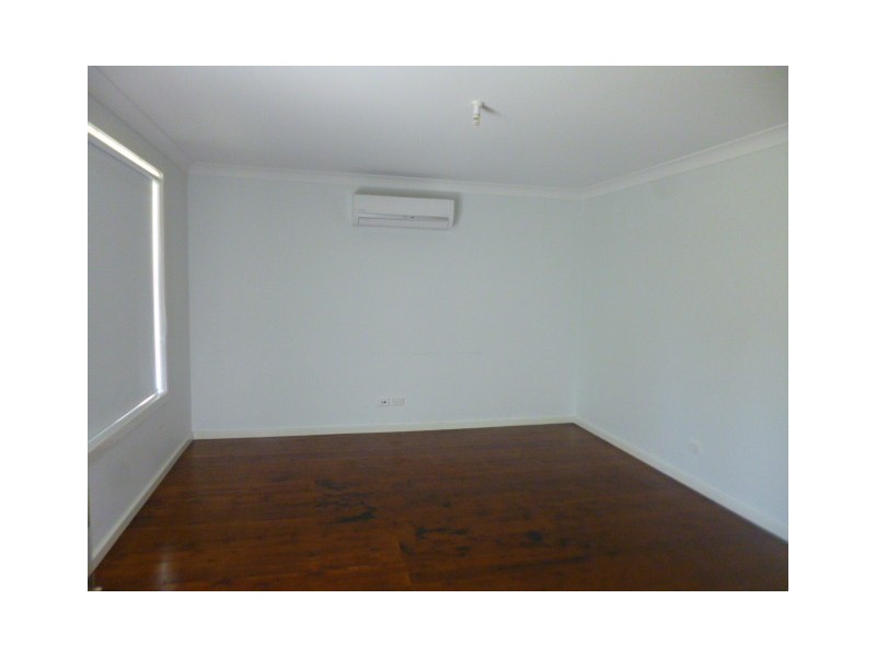 60 Lucena Crescent, Lethbridge Park NSW 2770