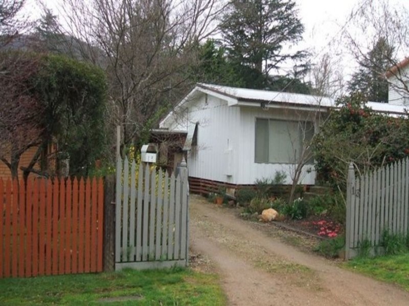 13 Brooks St, Bright VIC 3741