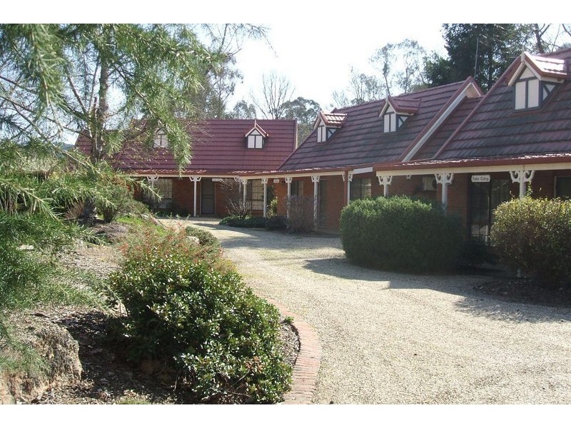 Unit 2 Tudor Village, Racecourse Rd, Bright VIC 3741