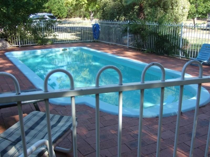 Unit 2 Tudor Village, Racecourse Rd, Bright VIC 3741