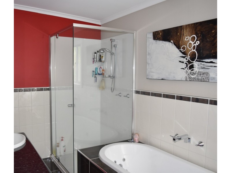 7377 Great Alpine Road, Bright VIC 3741