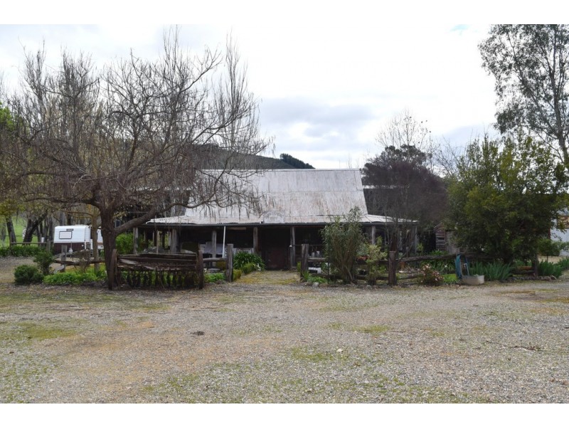 7377 Great Alpine Road, Bright VIC 3741