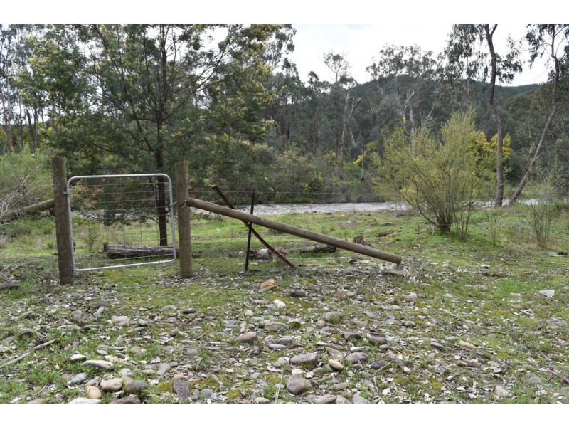 7377 Great Alpine Road, Bright VIC 3741