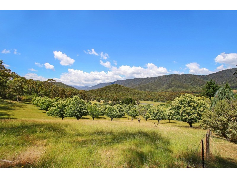 45 Caloutas Lane, Bright VIC 3741