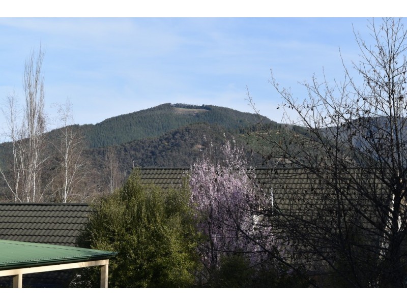 23 Mt. Porepunkah Road, Bright VIC 3741