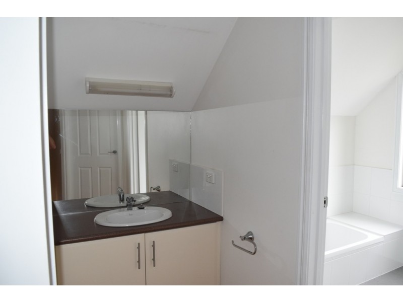 11A Georgian Court, Bright VIC 3741