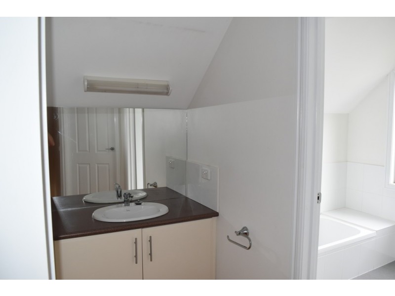 11A Georgian Court, Bright VIC 3741