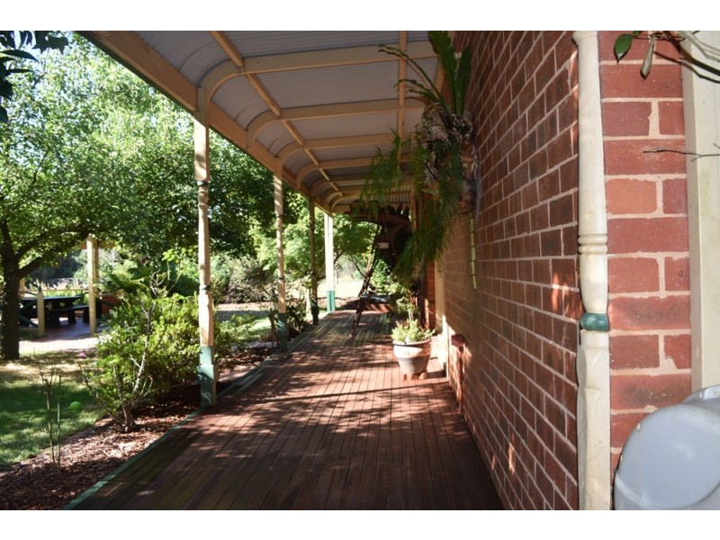 606 Morses Creek Road, Wandiligong VIC 3744