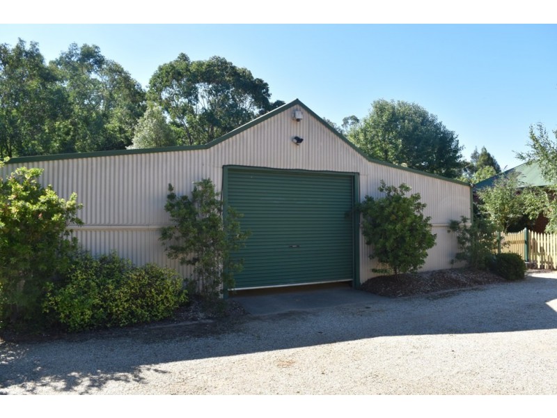 606 Morses Creek Road, Wandiligong VIC 3744