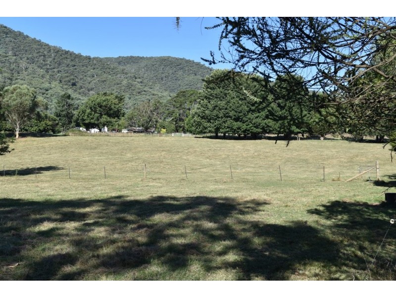 606 Morses Creek Road, Wandiligong VIC 3744