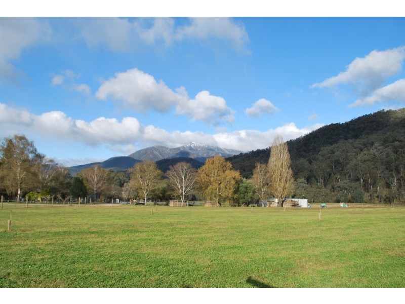 217 Simmonds Creek Road, Tawonga South VIC 3698