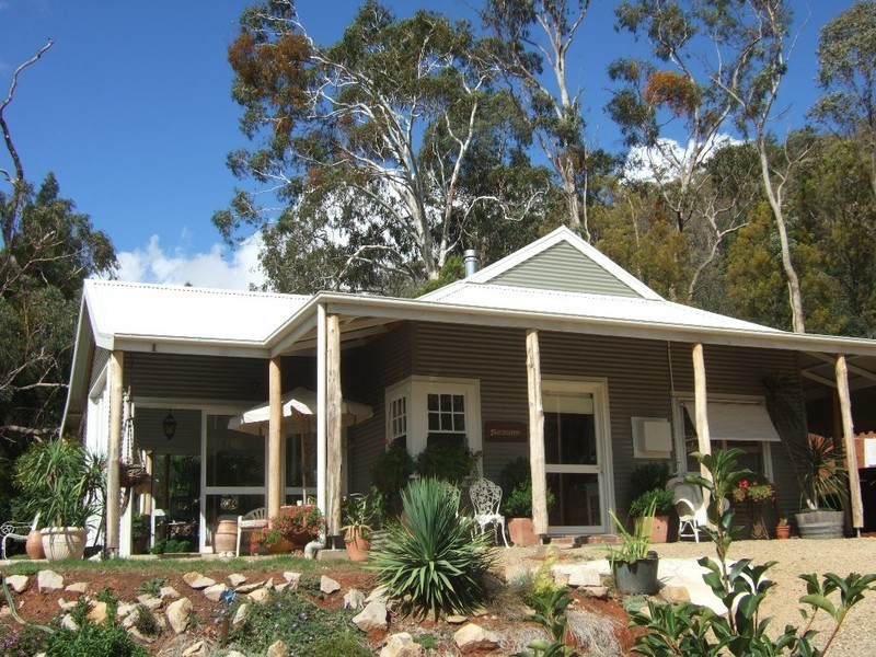 122B Delaney Avenue, Bright VIC 3741