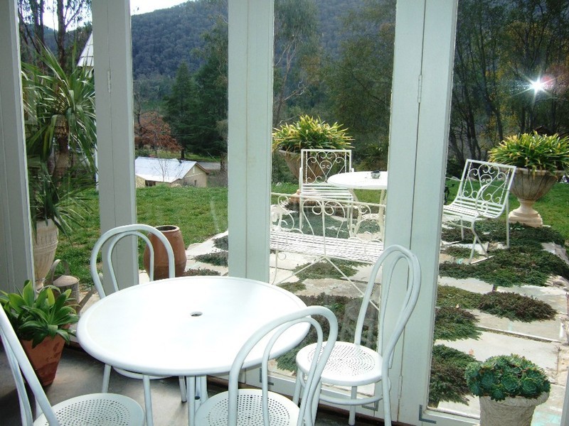 122B Delaney Avenue, Bright VIC 3741