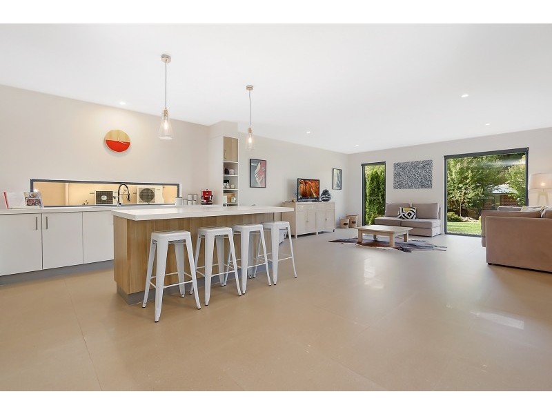 17 Kilfinan Crescent, Bright VIC 3741