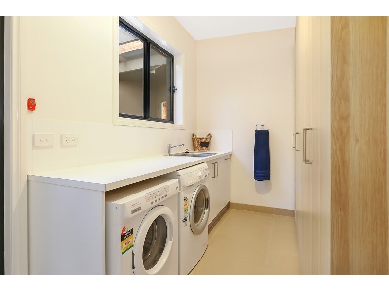 17 Kilfinan Crescent, Bright VIC 3741