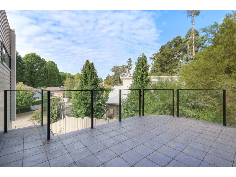 17 Kilfinan Crescent, Bright VIC 3741