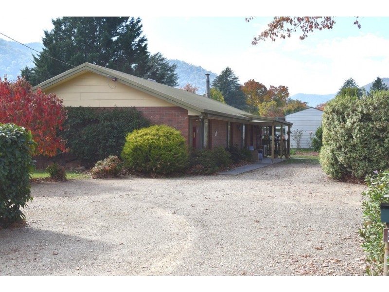 5 Churchill Avenue, Bright VIC 3741