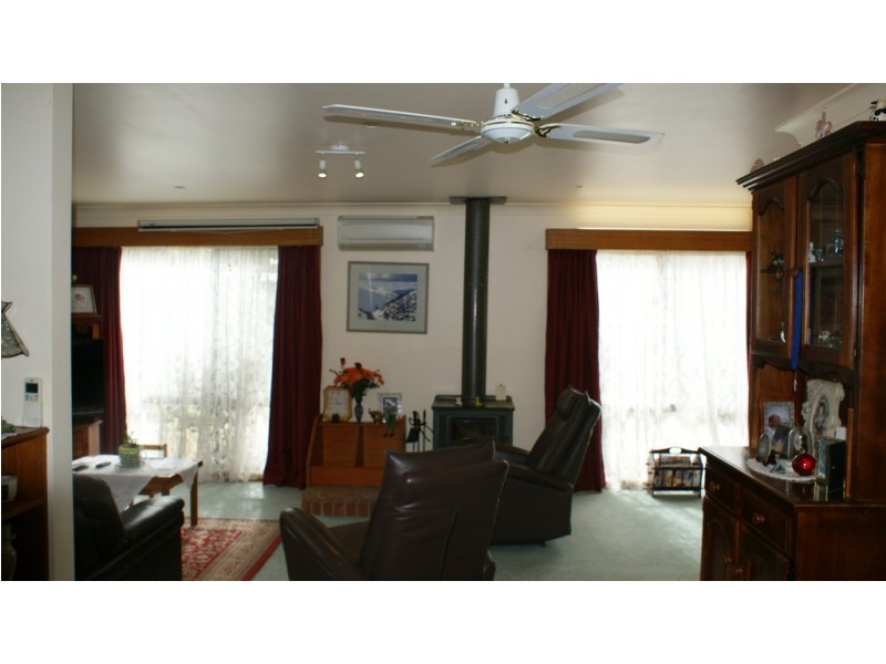 5 Churchill Avenue, Bright VIC 3741