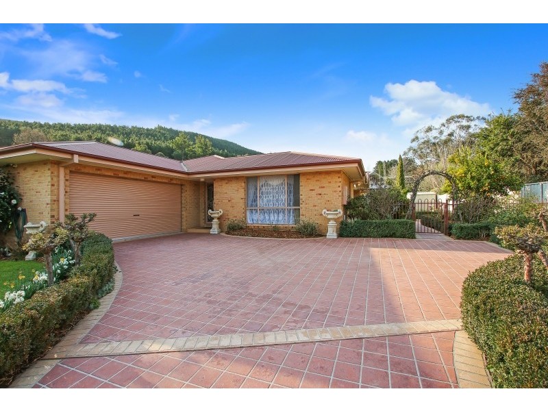 14 Norman Court, Bright VIC 3741