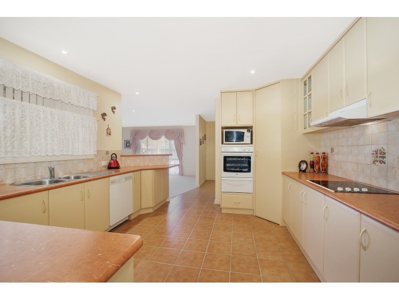 14 Norman Court, Bright VIC 3741